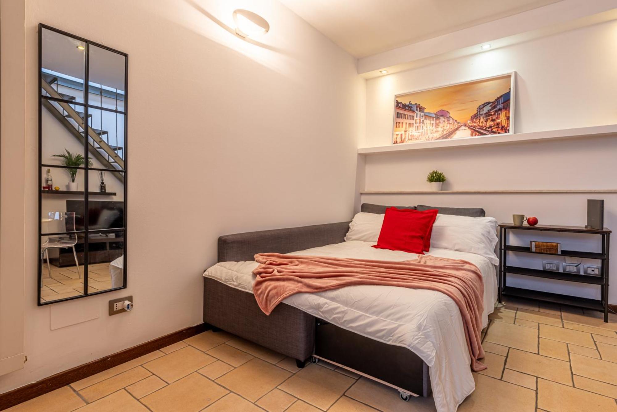 Romantic Suite Navigli - 15Min Duomo - Free Parking — Photos 2